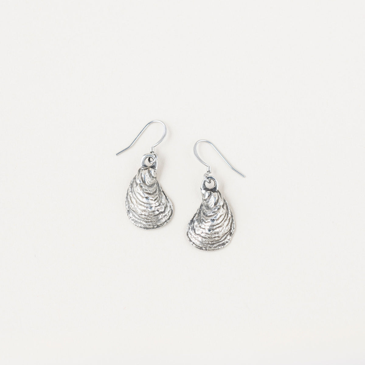 OYSTER-SHELL_EARRINGS_FT-2100x2100-e0cf1d41-3f9b-45e8-a2f7-3ab96037d818__66343__95328.1729103292.1280.1280